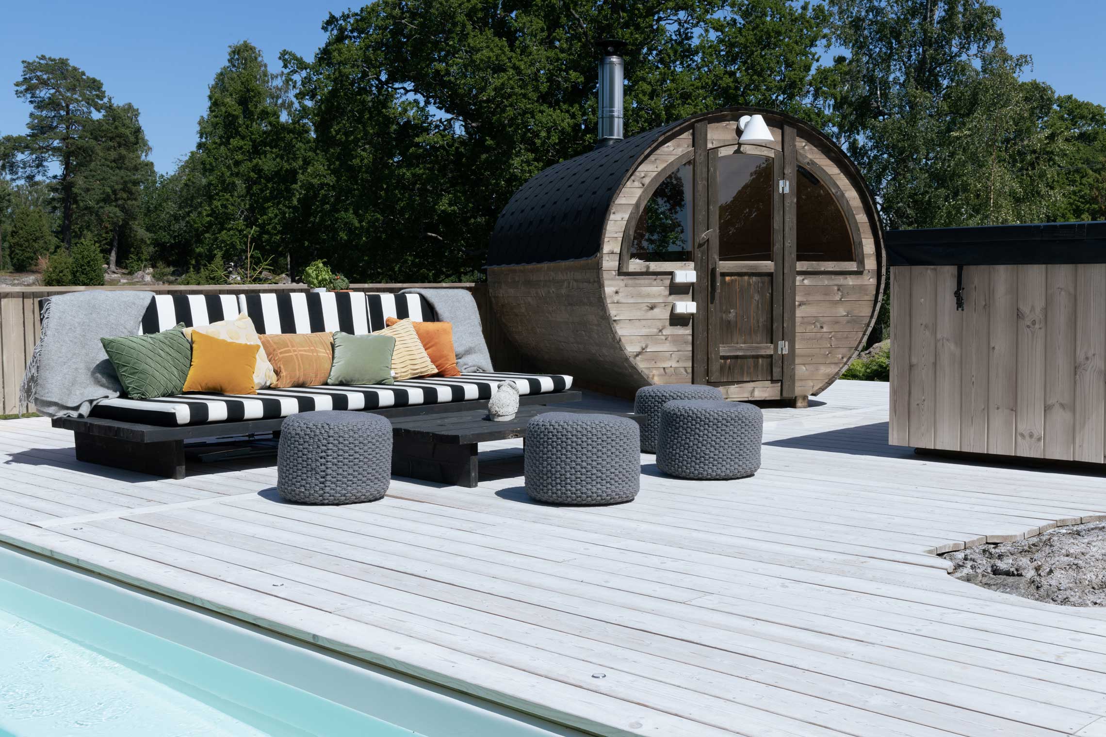 SIOO_X_Pooldeck_mit_Fasssaunabe4ECKTLRe53D
