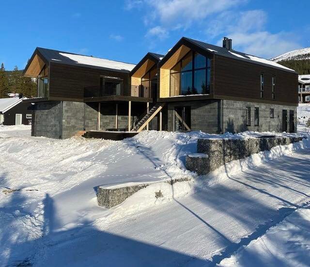 Haeuser_im_Schnee_Svartbruntjaera Haeuser_im_Schnee_Svartbruntjaera