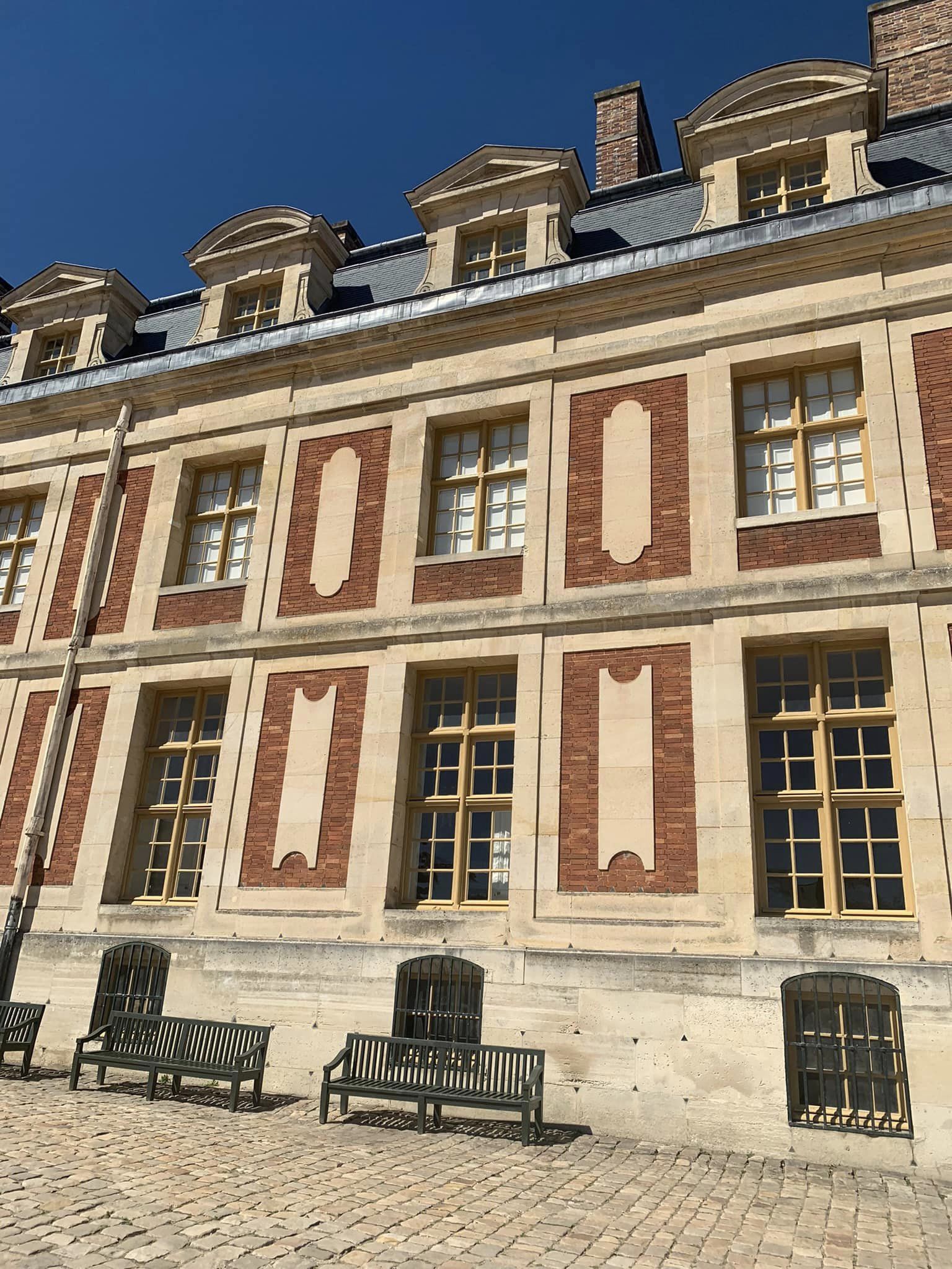 Schloss_versailles_reine_leinoelfarbe_versailles_gul_jpg.jpg