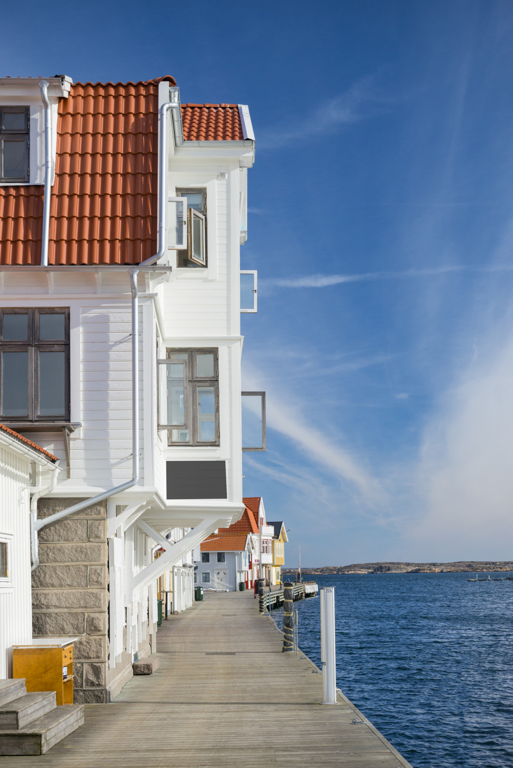 Titan_Haus_weiss_Am_Meer.jpg
