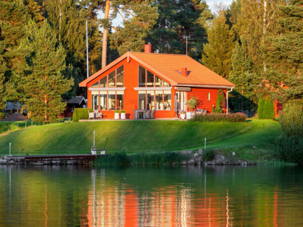 Falu_Roedfaerg_ljusrod_torsang_Haus_am_See.jpg