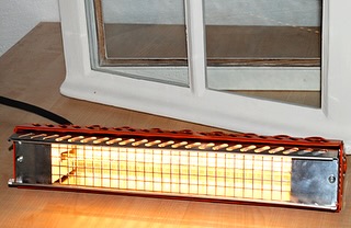 Allbaeck_Kittlampe_vor_Fenster.jpg