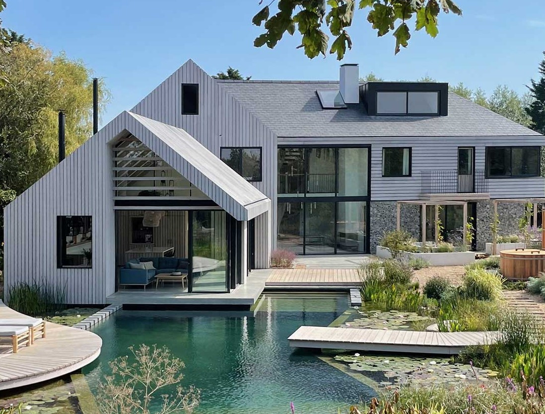 Sioo_X_Fassade__mit Teich_1jpg