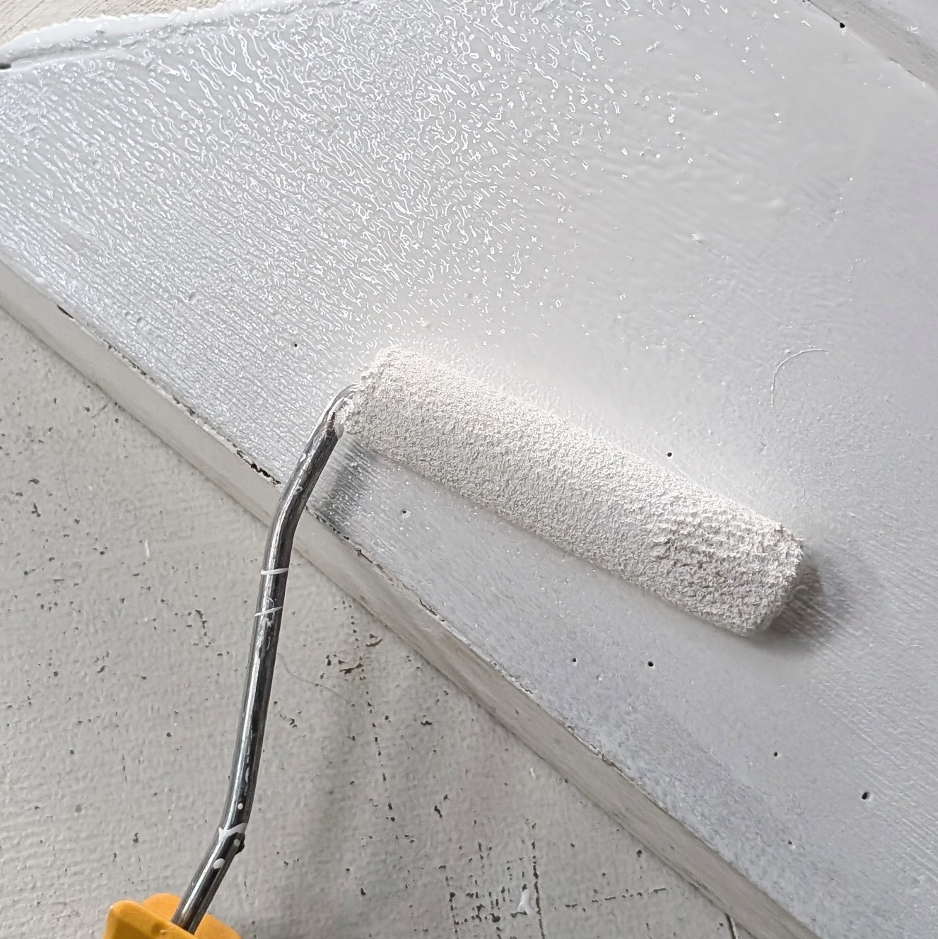 Farbauffrischung_mit_Farbrolle_Supergaltt.jpg