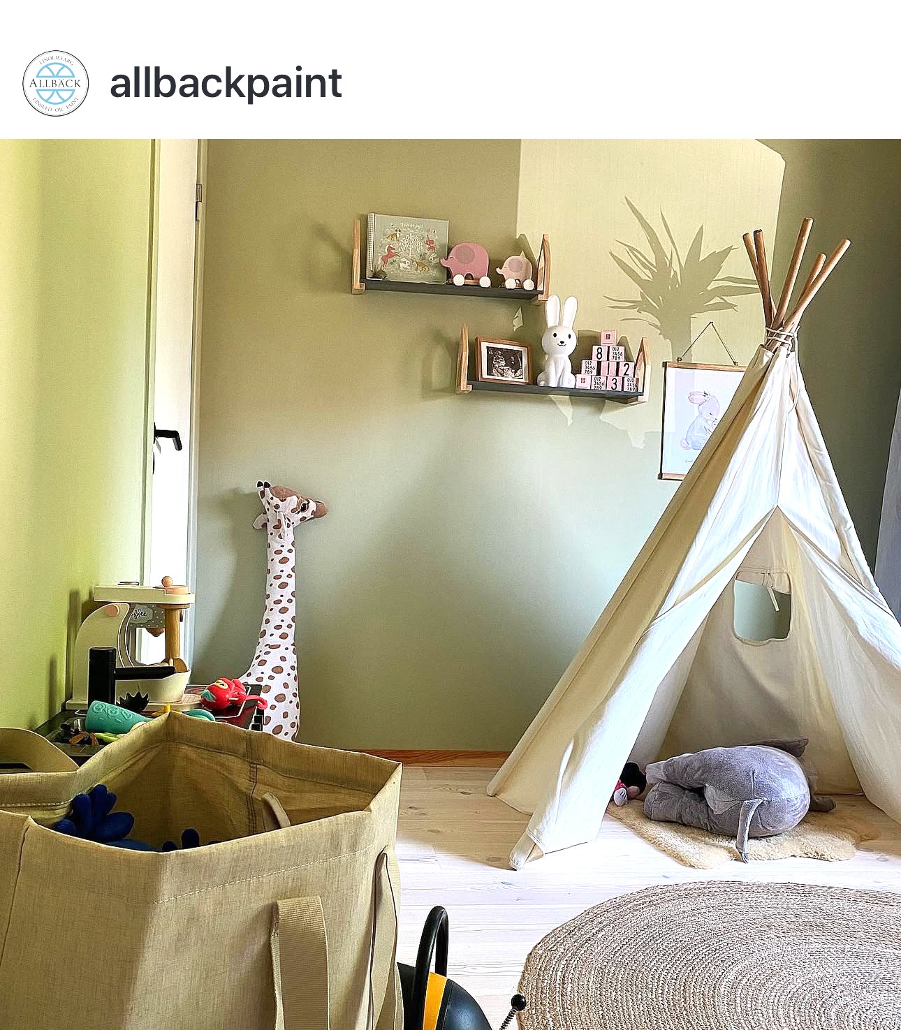Allbaeck_Linus_Lindenblueten_im_Kinderzimmer.jpeg Allbaeck_Linus_Lindenblueten_im_Kinderzimmer.jpeg