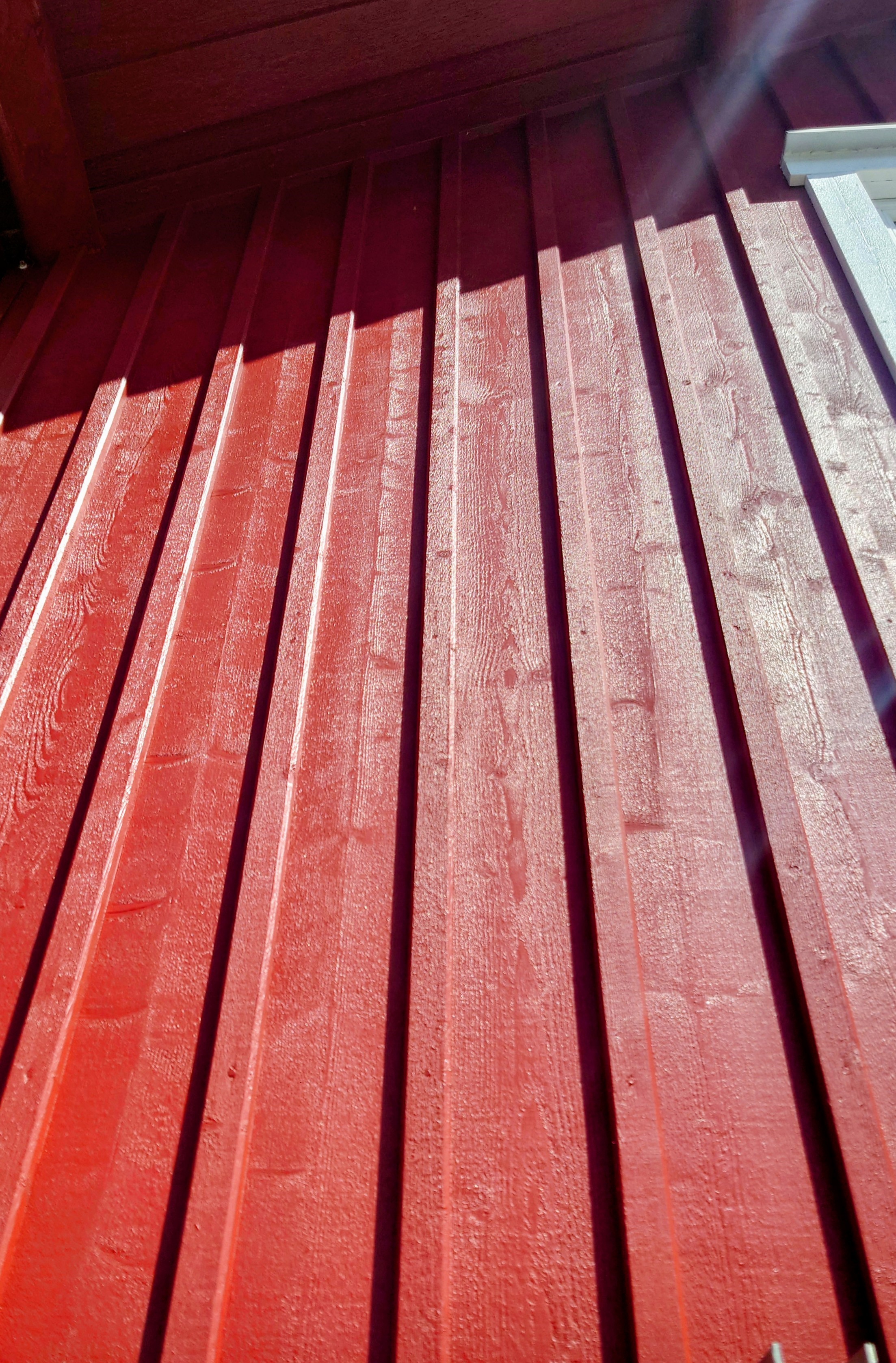 Bodendeckelschalung_Nahaufnahme_Fassade Schwedenrot _Alkydoelfarbe.jpg